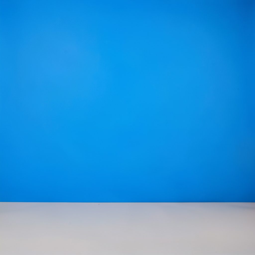 Softly blurred grey abstract backdrop with gentle gradients, evoking a calm, professional conference atmosphere